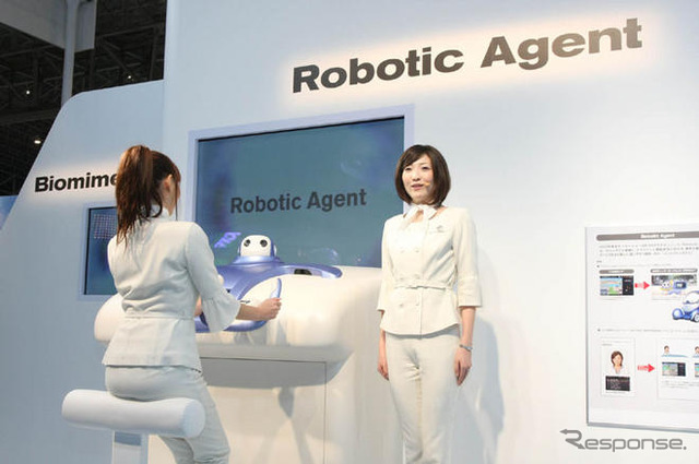 【CEATEC08】写真蔵…日産のロボットカーはハチの動き