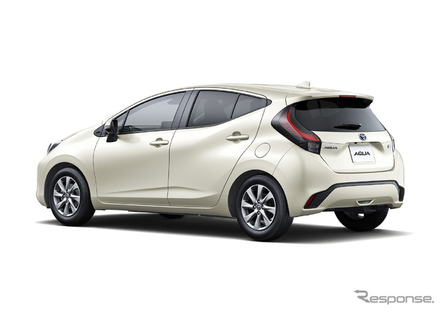 トヨタ アクア 新型(Z、2WD、クリアベージュメタリック、オプション装着車)