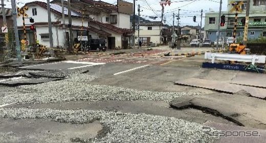 佐世保線北方~高橋間で発生した踏切冠水。