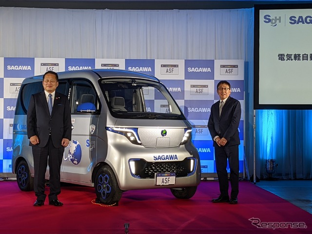 プロトタイプを発表する佐川急便・本村所長とASF・飯塚社長