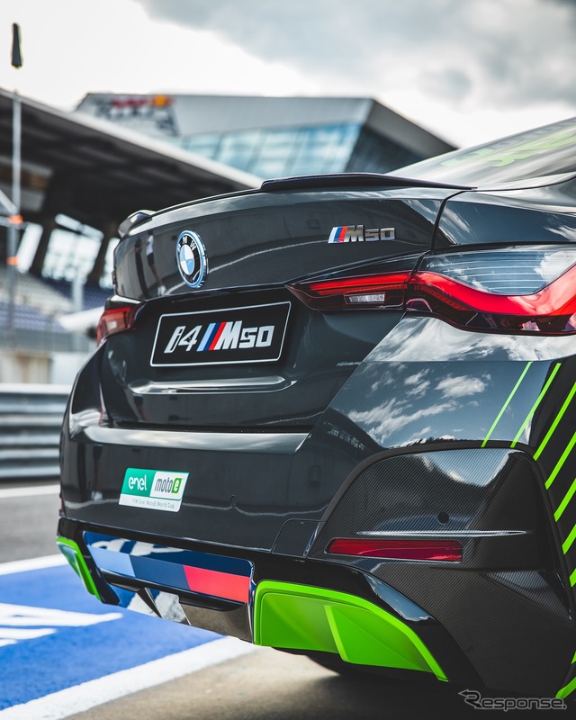 BMW i4 M50 の「MotoE ワールドカップ」セーフティカー