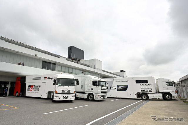 SUPER GT第3戦のトランポ群