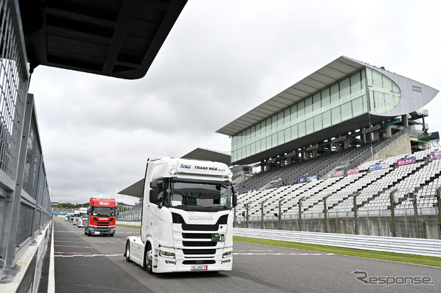 SUPER GT第3戦のトランポ群