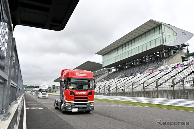 SUPER GT第3戦のトランポ群