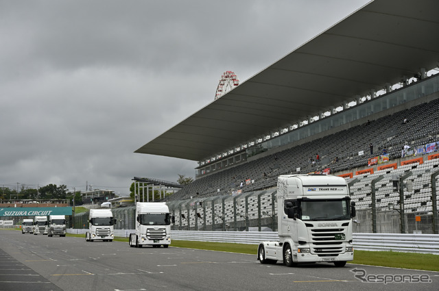 SUPER GT第3戦のトランポ群