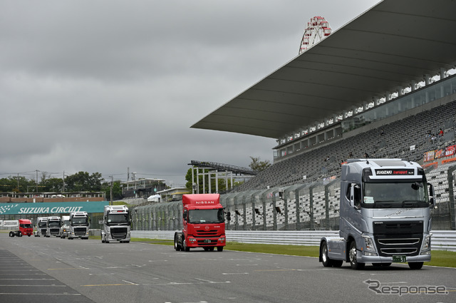 SUPER GT第3戦のトランポ群