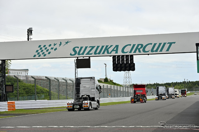 SUPER GT第3戦のトランポ群