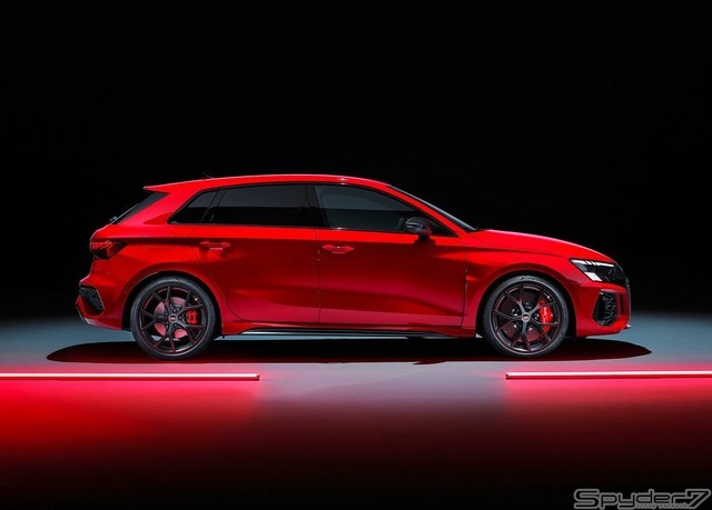 アウディ RS3スポーツバック 新型