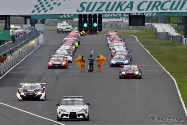 SUPER GT第3戦フォーメーションラップの様子