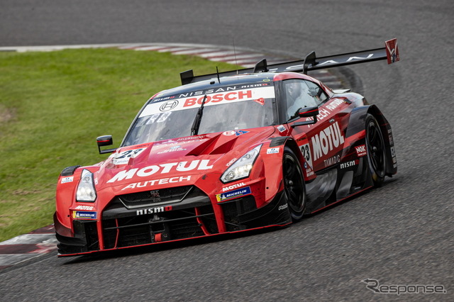 GT500クラスで優勝した#23 MOTUL AUTECH GT-R(松田次生/ロニー・クインタレッリ)