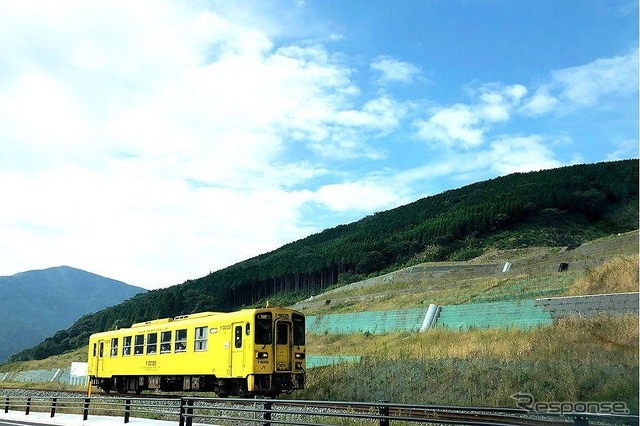 2020年度も宮地~豊後竹田間で最小の輸送密度を記録した豊肥本線。写真は同線のキハ125形。