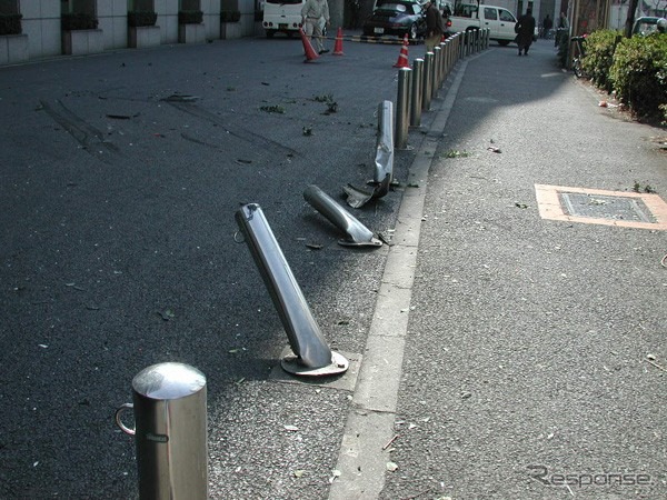 謎の事故……あわや! オートアスキー編集部にポルシェが突入寸前