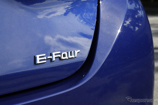 トヨタ アクア 新型(G E-Four)