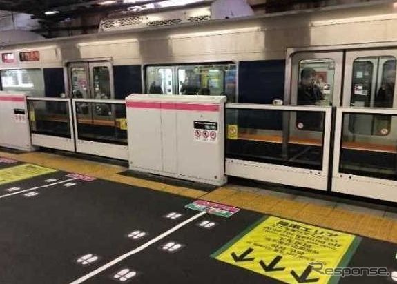 安全性の向上策として大阪メトロやJR西日本、民鉄の主要駅でホームドアの整備が推進される。