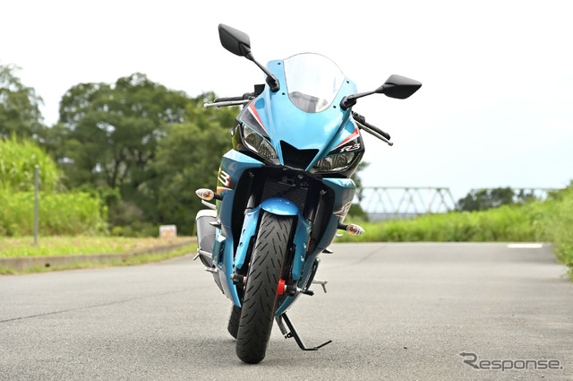 ヤマハ YZF-R3 シアン