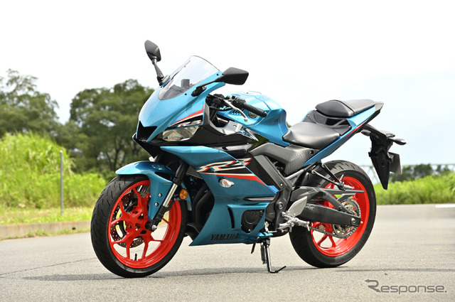 ヤマハ YZF-R3 シアン