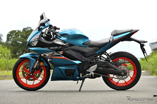ヤマハ YZF-R3 シアン