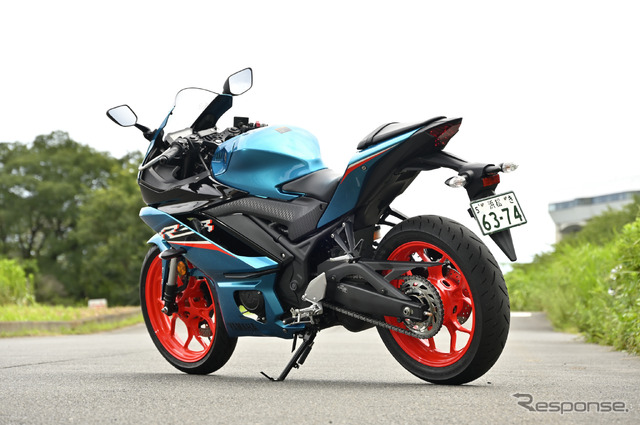 ヤマハ YZF-R3 シアン