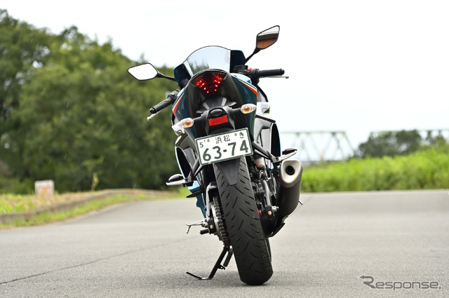 ヤマハ YZF-R3 シアン