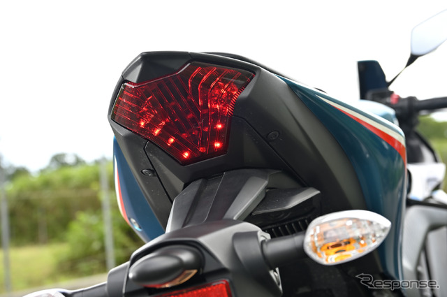 ヤマハ YZF-R3 シアン