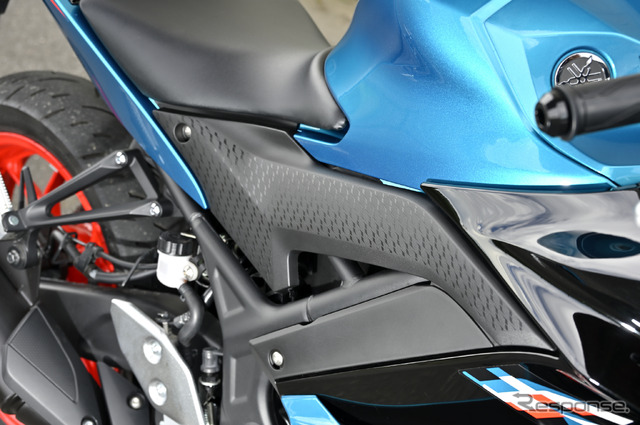 ヤマハ YZF-R3 シアン