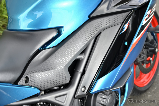 ヤマハ YZF-R3 シアン