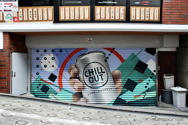 CHILL OUT は、飲食店などにシャッターアート広告を掲示し、新たな収益源スキームも展開しているという
