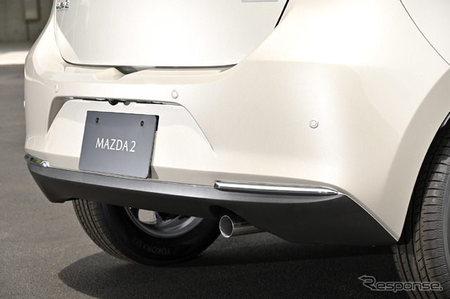 マツダ2 改良新型 (15S サンリットシトラス)