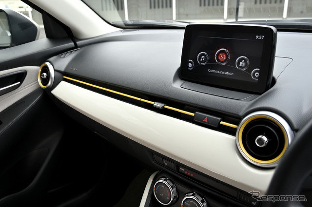 マツダ2 改良新型 (15S サンリットシトラス)