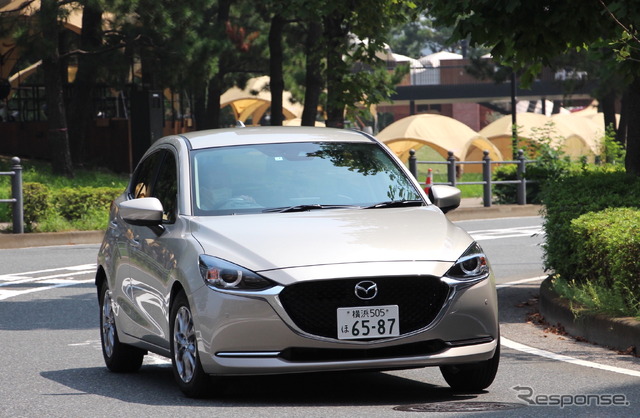 マツダ2 改良新型 (15S サンリットシトラス)