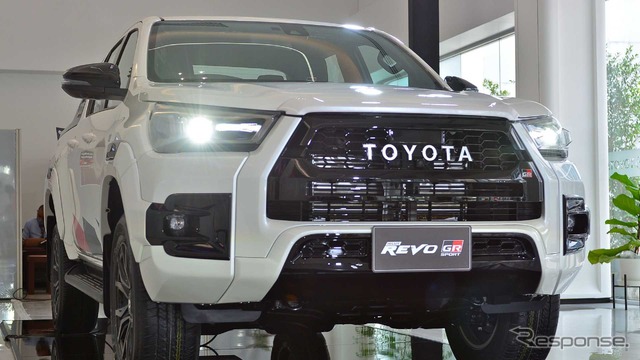トヨタ・ハイラックス・レボ 改良新型の「GRスポーツ4WDハイフロア」