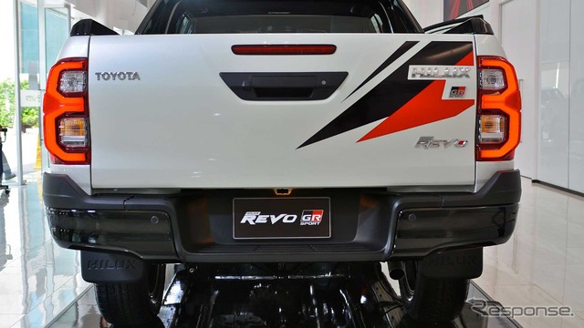 トヨタ・ハイラックス・レボ 改良新型の「GRスポーツ4WDハイフロア」