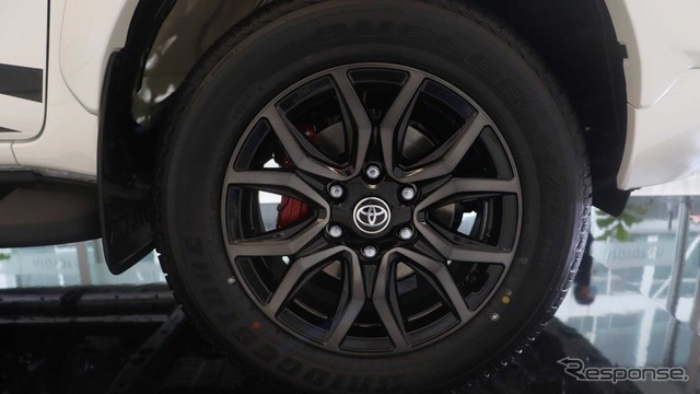 トヨタ・ハイラックス・レボ 改良新型の「GRスポーツ4WDハイフロア」