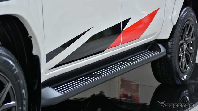 トヨタ・ハイラックス・レボ 改良新型の「GRスポーツ4WDハイフロア」