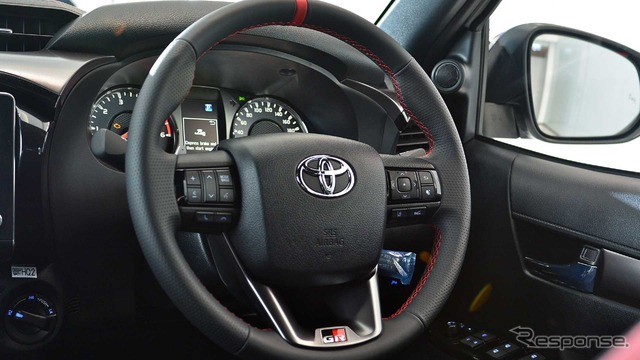 トヨタ・ハイラックス・レボ 改良新型の「GRスポーツ4WDハイフロア」
