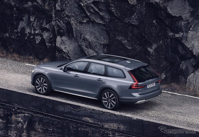 ボルボ V90クロスカントリー