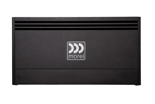 市販「外部パワーアンプ」の一例(モレル・MPS 4400)。