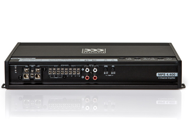 市販「外部パワーアンプ」の一例(モレル・MPS 4400)。