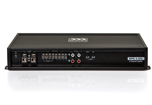市販「外部パワーアンプ」の一例(モレル・MPS 4400)。