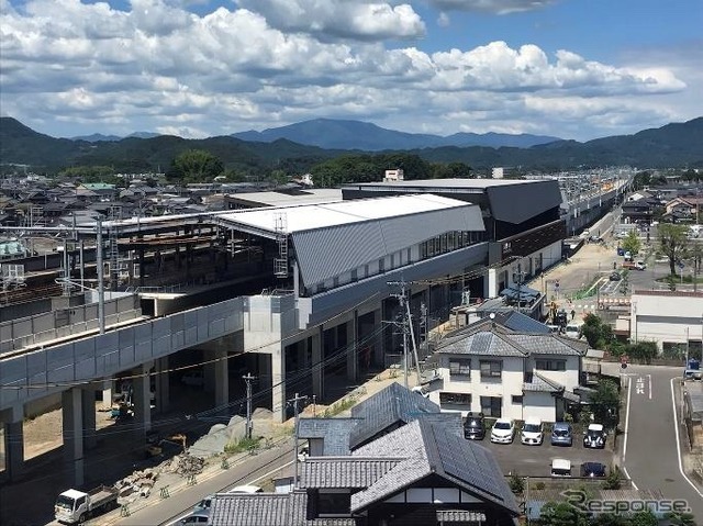 武雄温泉駅の建設状況(8月時点)。
