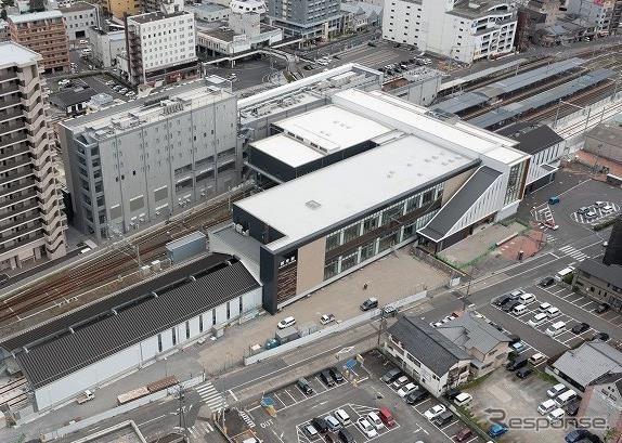 諫早駅の建設状況(8月時点)。