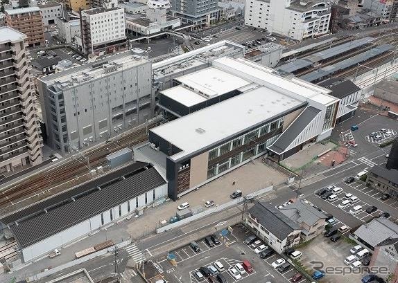 諫早駅の建設状況（8月時点）。