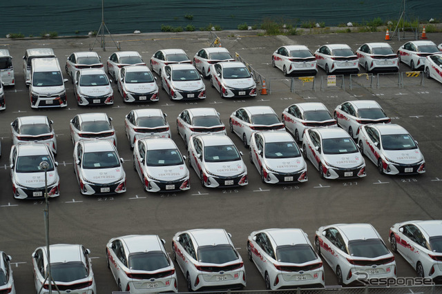 6月、東京都中央区の駐車場
