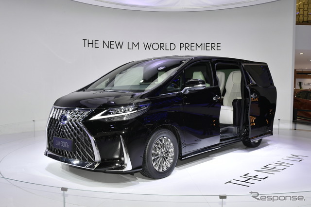 アジアではすでに販売されているLEXUS高級ミニバン『LM』（上海モーターショー2019にて）