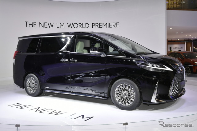 アジアではすでに販売されているLEXUS高級ミニバン『LM』(上海モーターショー2019にて)