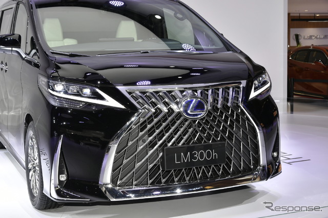 アジアではすでに販売されているLEXUS高級ミニバン『LM』(上海モーターショー2019にて)