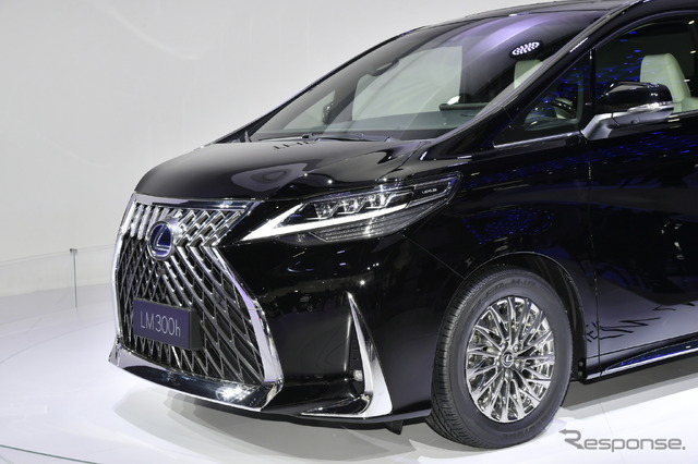 アジアではすでに販売されているLEXUS高級ミニバン『LM』(上海モーターショー2019にて)