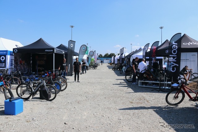 こちらもメッセ会場:特設コースでバイクの試乗ができる
