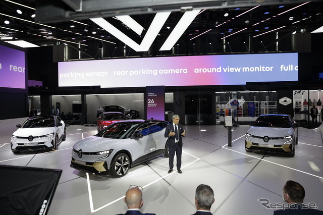 IAAモビリティ2021 会場風景。写真はEVを発表したルノーのプレゼンテーション