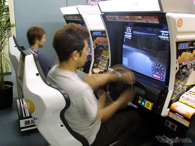 【頭文字Dの秘密に迫る】いよいよゲーセンに登場、読者なら絶対ハマる!!